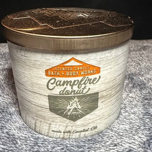 Bath & Body Works Campfire Donut Candle - 3 wick new - Picture 1 of 1